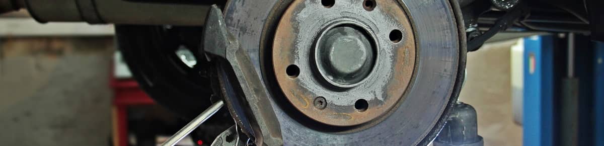 what does brake fluid do-min